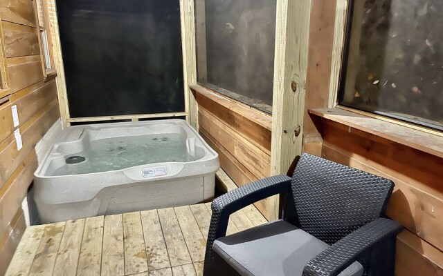 Pleasant Hollow 2 Bedroom Cabin by Redawning