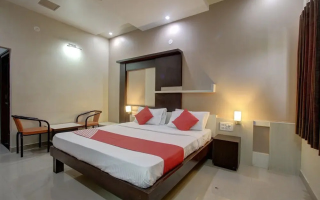OYO 36620 Hotel Pleasant Stays