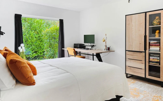 Lanaken Retreat Pool Jacuzzi and Sauna