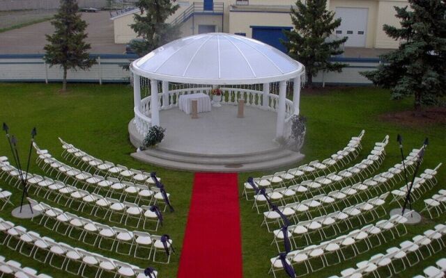 Chateau Louis Hotel & Conference Centre