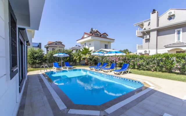 Villa Serra by Villamnet