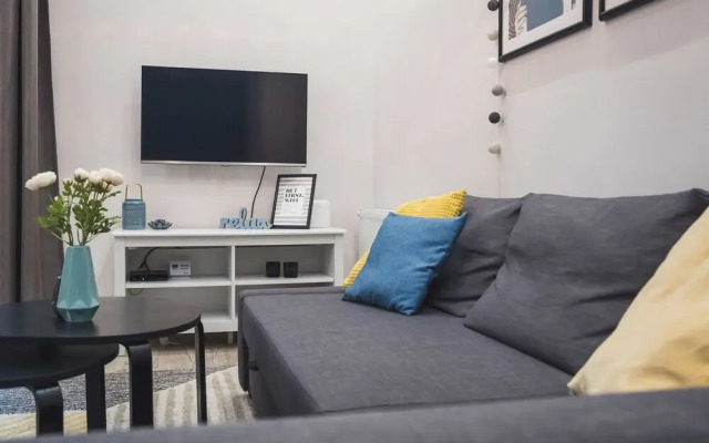 CozyYellowCube Apartment