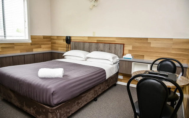 Hobart Tower Motel