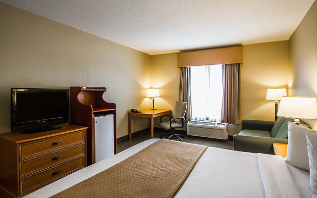 Quality Inn & Suites Fishkill South near I-84