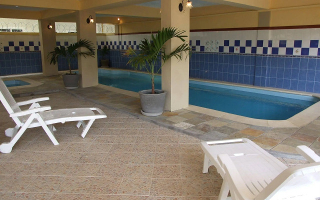 White Shell Lounge and Restaurant