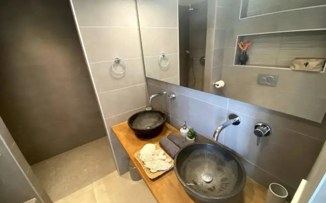 Impeccable 2-bed Apartment in Willemstad