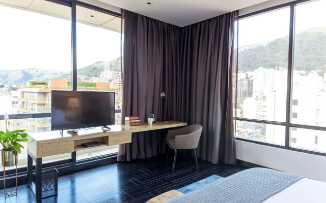 8010 Urban Living Luxury Home Experiences.