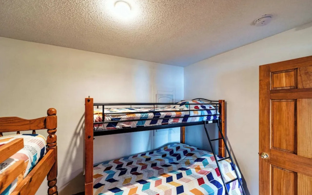 Redbud Retreat Amenity-filled Waterfront Home!