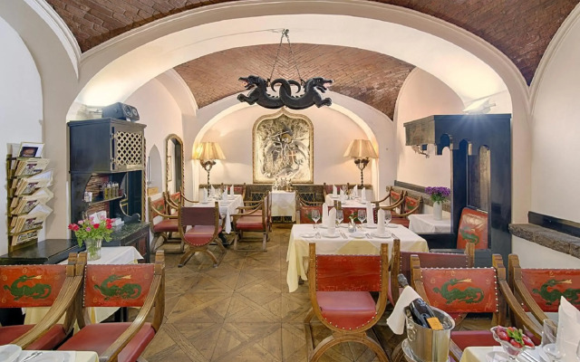Hotel Embassy