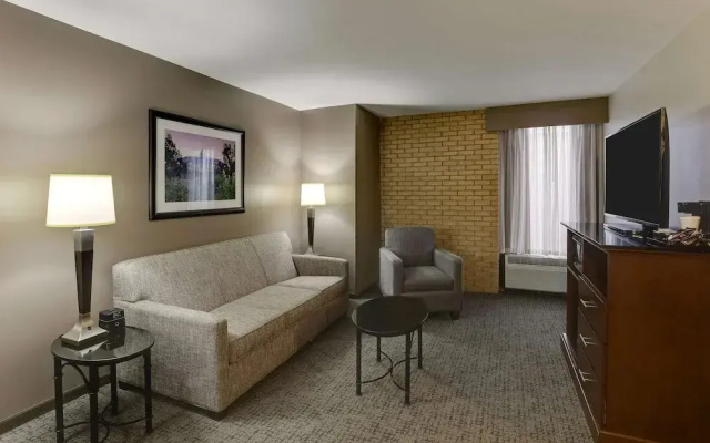 Drury Inn and Suites Northwest Columbus
