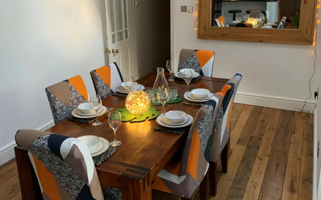 Stunning 4 Bed Semi-detached Home With Ample Space