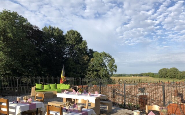 Beautifully Renovated Farmhouse for Groups, With Indoor Pool and Sauna