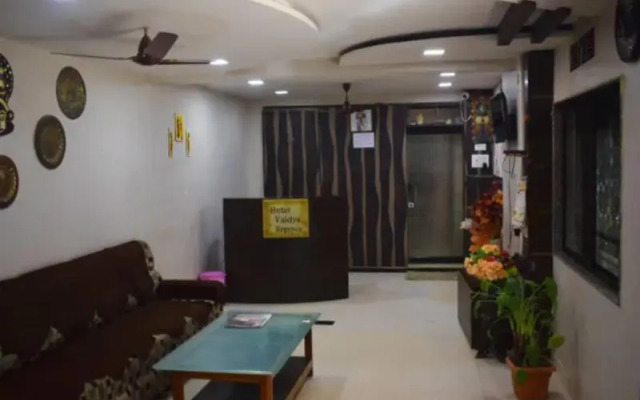 Hotel Vaidya Regency   Manuhar Restaurant