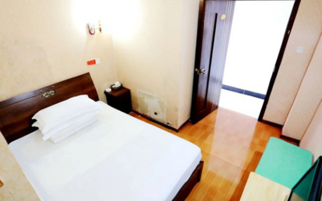 Chunrong Hostel