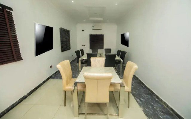 Apartment 550