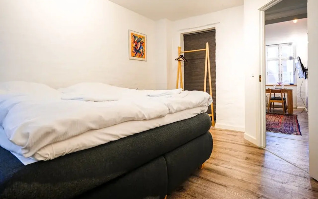 Sanders Lake - Pleasant 2-bdr Apt in City Center