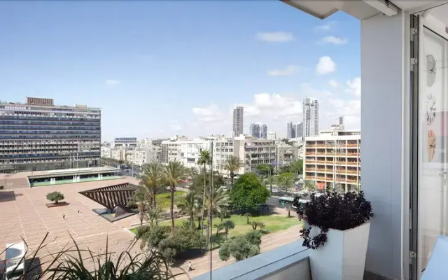 Inspiring Rabin Square Penthouse Museum