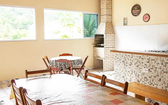 Incrivel casa com churrasqueira em Maranduba SP