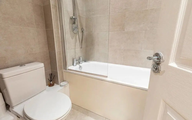 Homely 2-bed Flat in Little Venice, West London