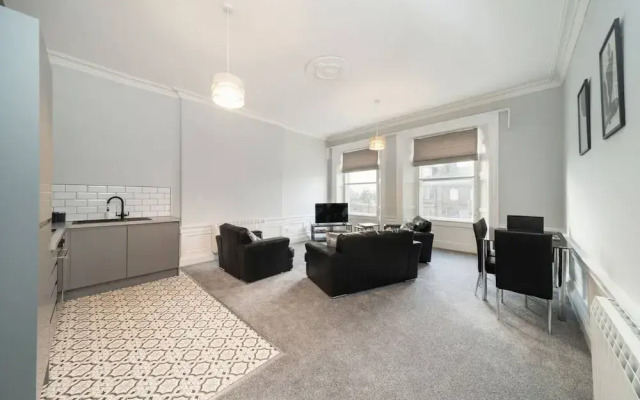 Lochside Apartment C