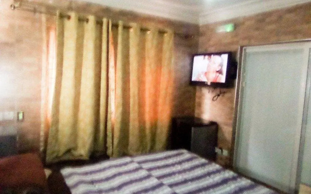 Firstview Luxury Apartment Hotel