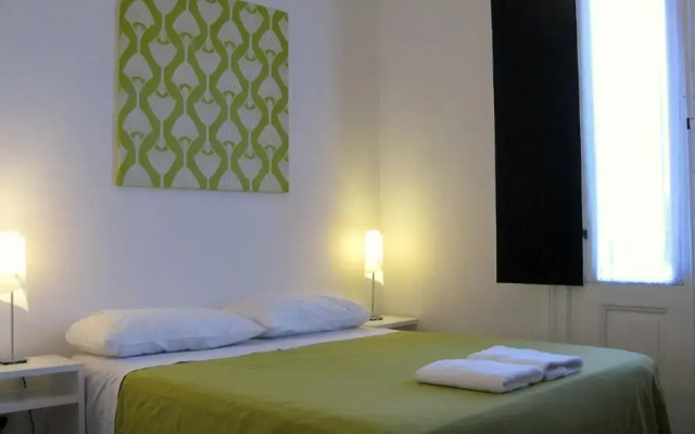 06 Soho Suites Bed & Breakfast