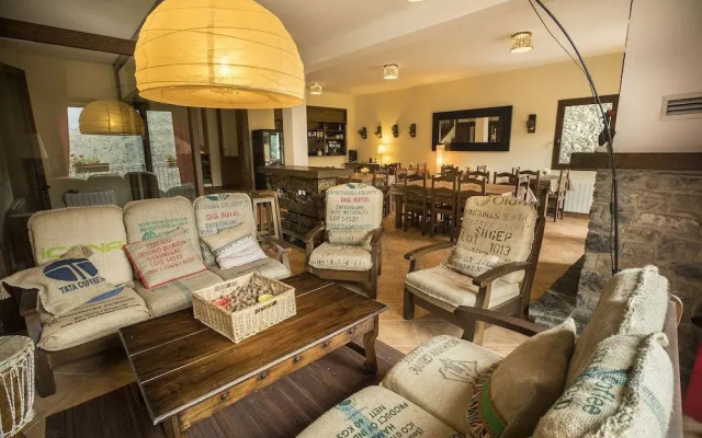 Abadia De Montenartro Hostel