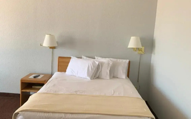 E-Z 8 Motel Phoenix Airporter