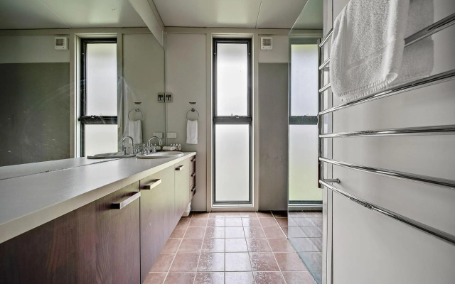 Ecocrackenback 2 'Sustainable, luxurious chalet close to the slopes.' – Guest Rooms – Crackenback