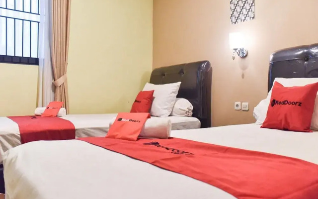 RedDoorz near Surabaya Town Square