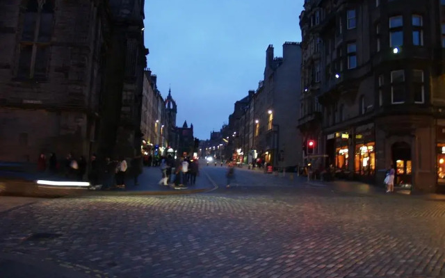 Royal Mile Mansions Apartment 27