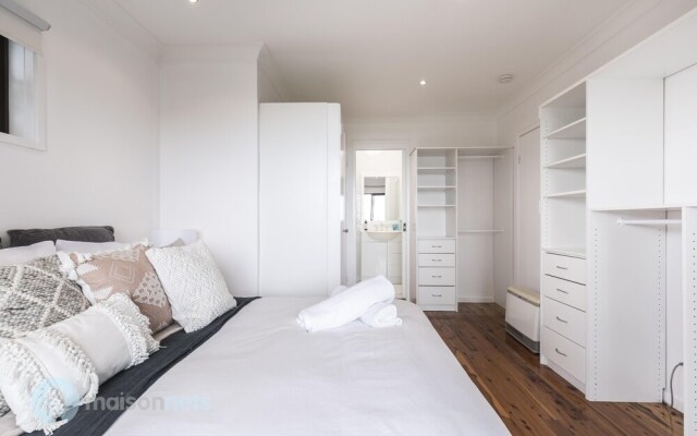 2bed Apt With Ocean Views Close to Newport Beach