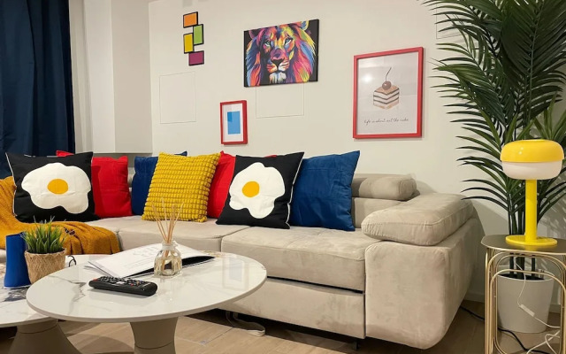 One Lux Stay Near Antwerp Central - Studio Apartment