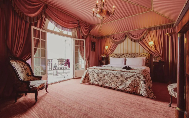 L'Hotel