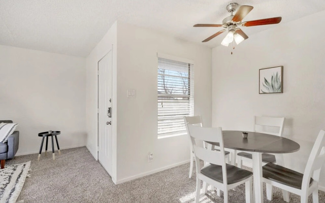 Relaxing 1BR Getaway in Heart of Midland