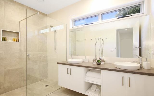 18 on Rayner - swish apartment Myrtleford