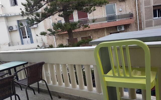 Ionian Apartment- Athens Center, 6 BD, 2.5 BATH