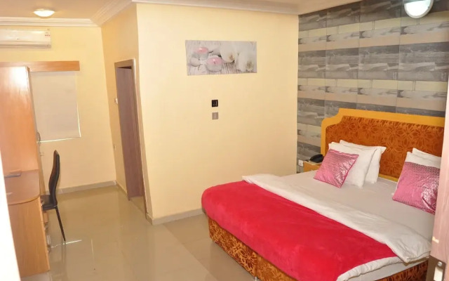 Ne-Yo Hotel and Suites