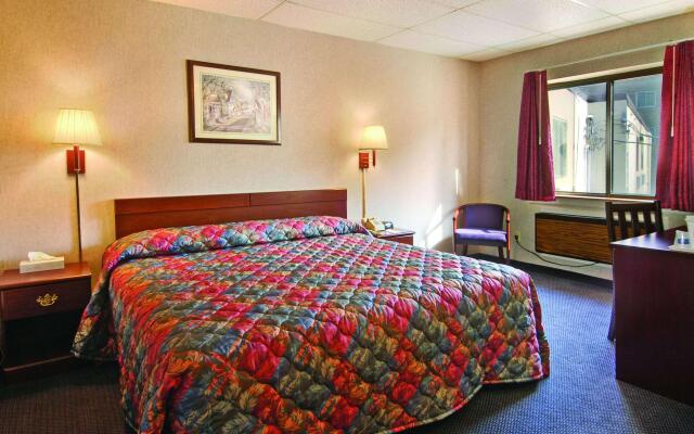 Travelodge by Wyndham Cleveland Lakewood