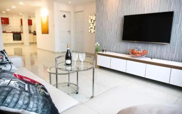 FaRoyal Luxury Suite