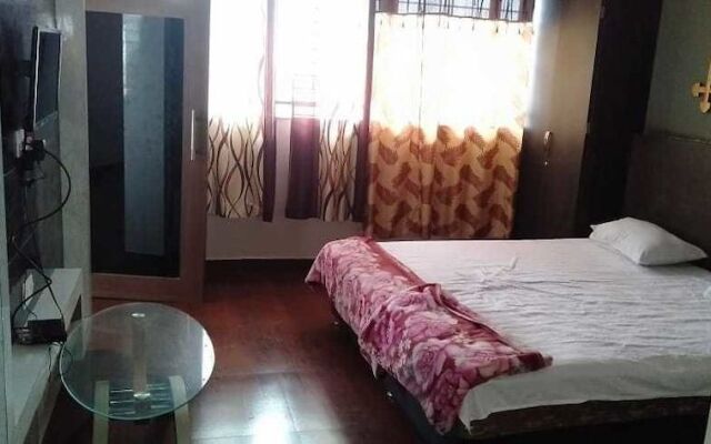 Iroomz Shivaratna Palace