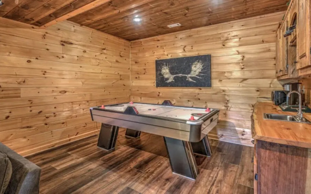 Aska Pines by Escape to Blue Ridge