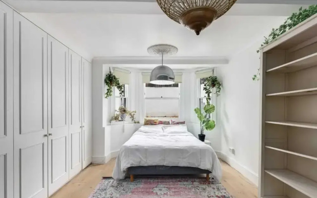 Gorgeous and Vibrant 3 Bedroom Apartment in London