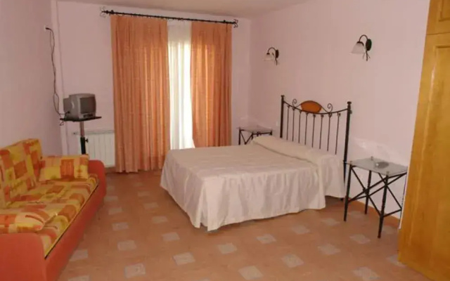 Hostal y Apartamentos Rurales la Bellosina