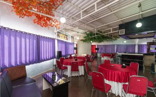 OYO 178 Denata B&B