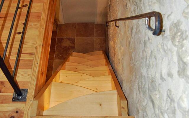 Lovely Stone House Withe Private Terrace, Le Pègue