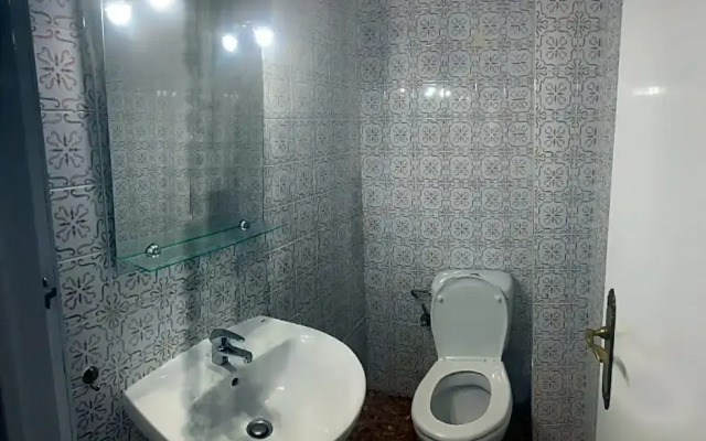 A Beautiful Spacious Two Bedroom Apartment Cb8ev