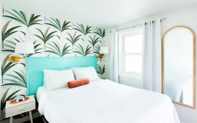 Royal Palms Motel