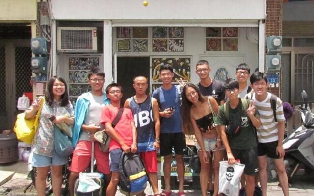 Wave Elephant Backpacker Hostel