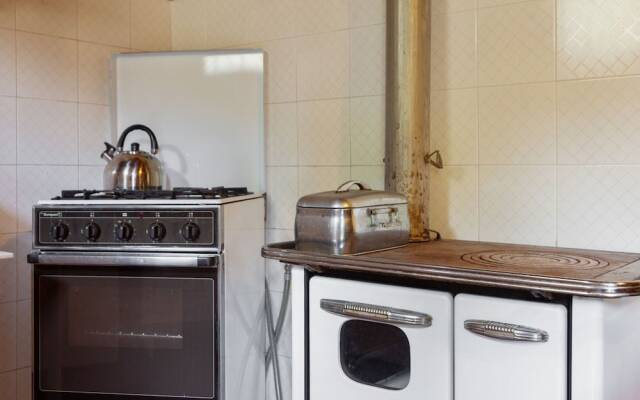 Hillside Retreat With a View